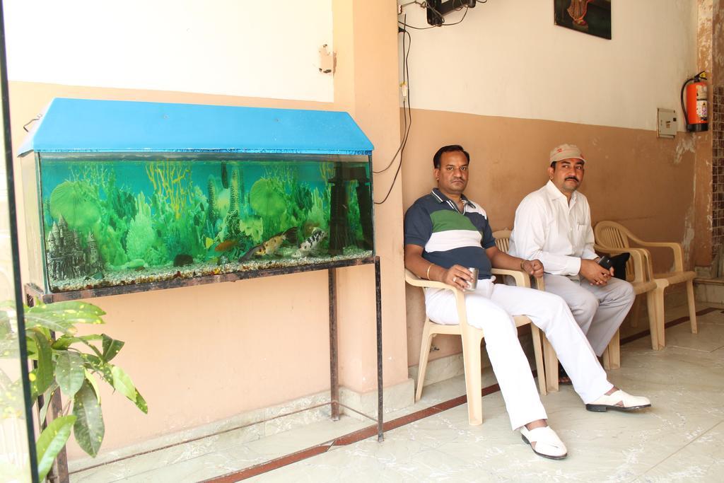 Krishnam Guest House Mathura Eksteriør billede